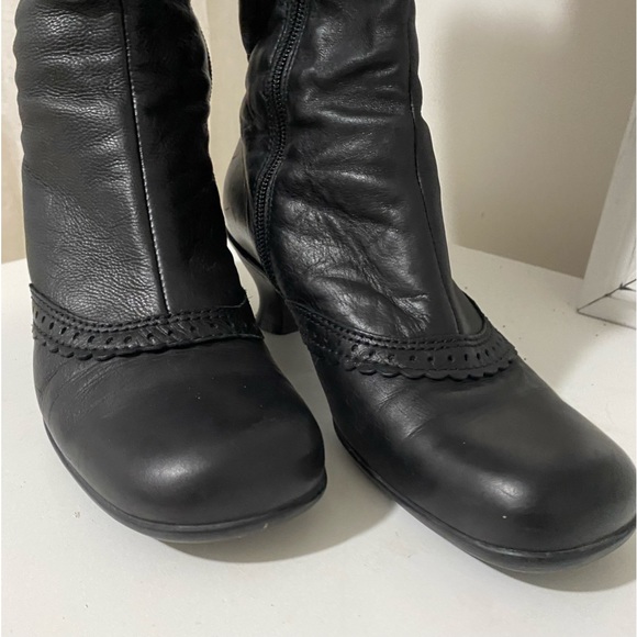 La Canadienne Black Genuine Leather Boots - Picture 2 of 7